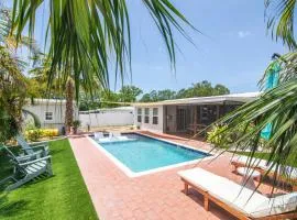 CasaHelena Poolside Paradise,Heated Pool,5min to Beach,IRB Clearwater,BBQ
