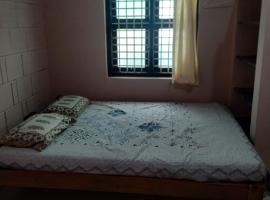 SHARADHA NIVAS, δωμάτιο σε οικογενειακή κατοικία σε Sringeri