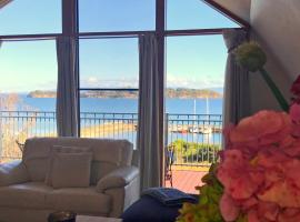 The Roundhouse-Waterfront Stay, hotel em Alonnah