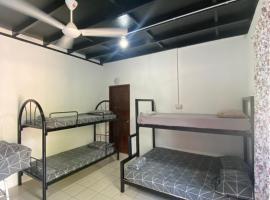 Julian Homestay, hotell i Tuaran