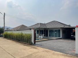 Saeng Neua Pool villa-kaeng krachan Phetchaburi – domek wiejski w mieście Kaeng Kachan