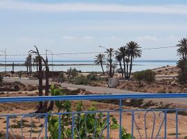 Villa Yahia Djerba, hotel com estacionamento em Bou Menjel