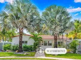 Centrally located Heated Pool Riverside View Access Citrus Key H0MES