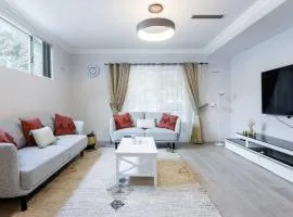 Executive CBD Perth House 4BR 3BA 2Pk SLEEP 8!