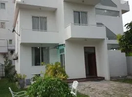 Anne's Airport Villa Hotel