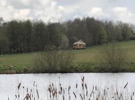 Lake View Yurts, hotel in Mere