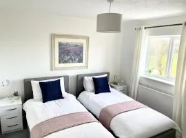Comfortable and Spacious Superb Holiday Home in Llanelli, Dog Friendly