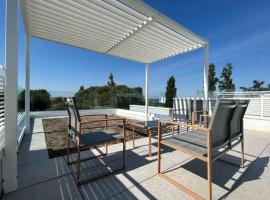 Stunning villa with pool and lagoon view, hotel in Palazzo Vianello