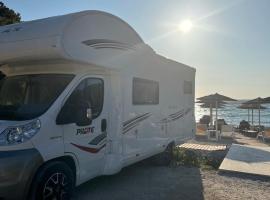Camper Rent motorhome Albania, barco en Tirana