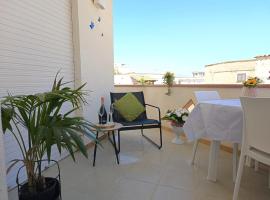 Estate 2024 in Sicilia ! Con tanto sole in zona centrale per visitare Trapani e Palermo Conchiglia di mare Home con WiFi, posto auto e TV quasi sulla spiaggia dorata, country house in Alcamo Marina