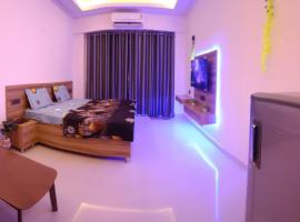 Pratik Height luxury Studio Apartment, отель в городе Газиабад