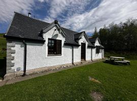 Farm Cottage with wood-fired Hot Tub, hotel di Taynuilt