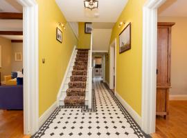 Historic Luxury House, hotel v destinaci Corrofin