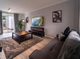 Spacious 3 Bed House, 5mins to HS2/ NEC/Airport., ξενοδοχείο σε Marston Green