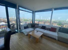 Penthouse in Battersea amazing views of London, hotel perto de The Clapham Grand, Londres