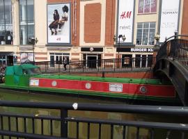 Rosie and Jim Retreat Lincoln Town Centre，林肯的船屋