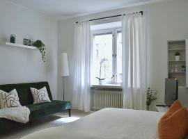 Modern and Bright Studio with Top Location, beach hotel in Helsinki