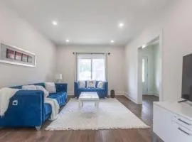 Cozy, Fully Renovated Home Near Lake- Lorne Park