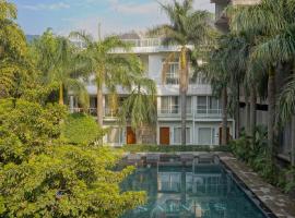 The Narayana Sanctuary - Luxe Poolside Suites by SALVUS, spa hotel in Rishīkesh