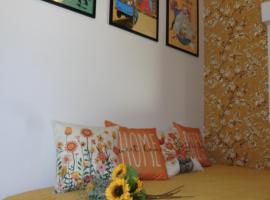 Petit g&icirc;te La vigne est belle - 2 &eacute;toiles- Sud Charente, hotel con hidromasaje en Lagarde-sur-le-N&eacute;