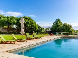 Serene, Thatched Apartment in Noordhoek, Cape Town