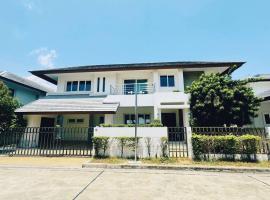 Baanlyn Poolvilla Pattaya, Hotel in Landkreis Bang Lamung