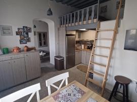 Traditional house in the heart of Naxos, cheap hotel in Dhamariónas