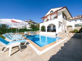Turquoise Shores Family-Friendly Luxury Villa Hisaronu, Ovacik by Sunworld Villas Fethiye, hotell i Fethiye