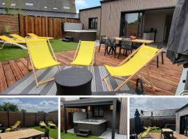 Gîte L Olivier confort, détente avec jacuzzi à 4km de la plage- Cap Fréhel, hotel i Plurien