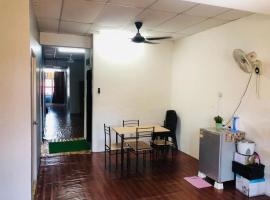 NR Guest House, cottage in Kangar