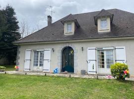 Maison périgourdine 144m2, hotell i Piégut-Pluviers