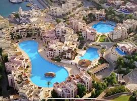 Romantic chalet between swimming pools and close to the seashore for families only、アカバのホテル