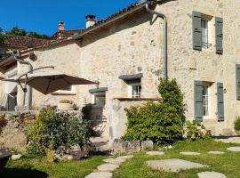 Maison La Thébaïde, מקום אירוח B&B בCastéra-Lectourois