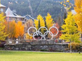 Bear Lodge, Whistler Village - Spectacular Location on Village Stroll, Designer Remodel, cabin in Whistler