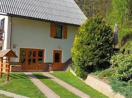Holiday Home Forest Peace, Lavrovec, hotel amb aparcament a Hlevni Vrh