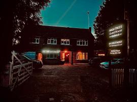 High Trees Guest House Gatwick, casa de hóspedes em Hookwood