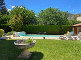 Appartement en Provence-Lubéron - piscine et calme, hotell i Volx