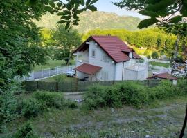 Vila 86 – dom wakacyjny w mieście Bogë