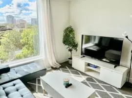 Modern Queen Room-Private Bathroom