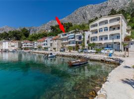 Apartments by the sea Drasnice, Makarska - 2722, hotel di Drasnice