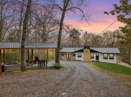 Bluff Mountain Bungalow home, hotel in Sevierville