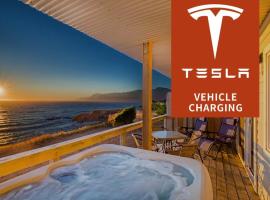 Stunning Oceanview Shelter Cove! Private Hot Tub! Oceanfront! Tesla EV station，Shelter Cove的飯店