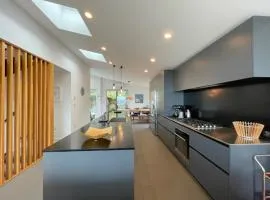 Aroha Nui - Stay Waiheke