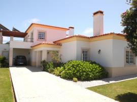 Villa Casa Dina, hotel cerca de Campo de golf Praia D'El Rey, Casal da Lagoa Seca