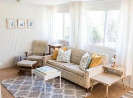 2 Bed Rustic Retreat at Bois Joli Beach, vila v destinaci Grand Barachois