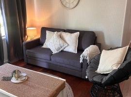 Cosy Town House, Sleeps 8 people, hotel in Mount Isa