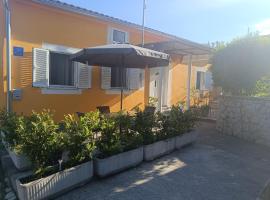 Holiday house Dalinda, hotel with parking in Dražice