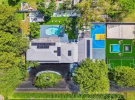 8BR Resort with Pool & Tons of Games - 22 Guests