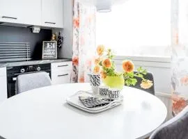 Meren rannalla viihtyisä asunto.