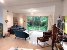 Bamboo villa, hotel in Meudon
